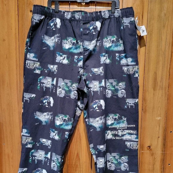 Disney Men's Black Graphic Pants - Picture 2 of 16